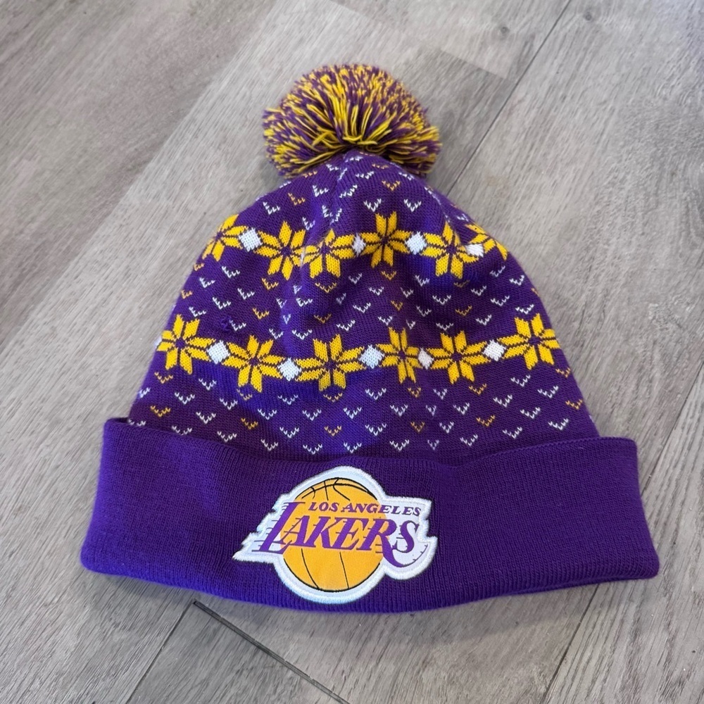 Los Angeles Lakers PATCHED Pom Pom Knit Winter Hat w Cuff - Cool